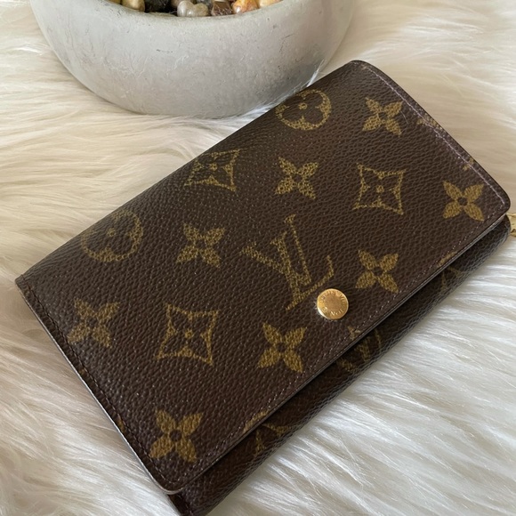 LOUIS VUITTON BIFOLD MONOGRAM WALLET - Picture 3 of 16